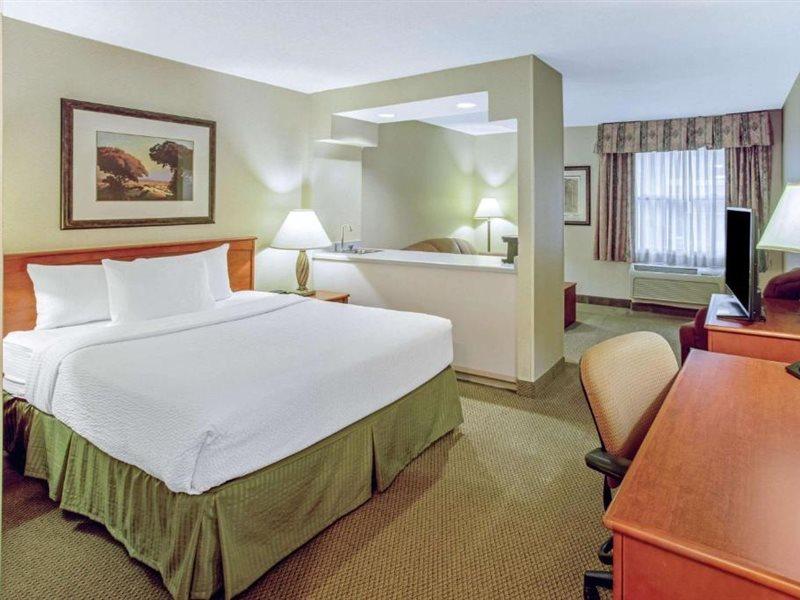 La Quinta By Wyndham Appleton College Avenue Hotell Exteriör bild