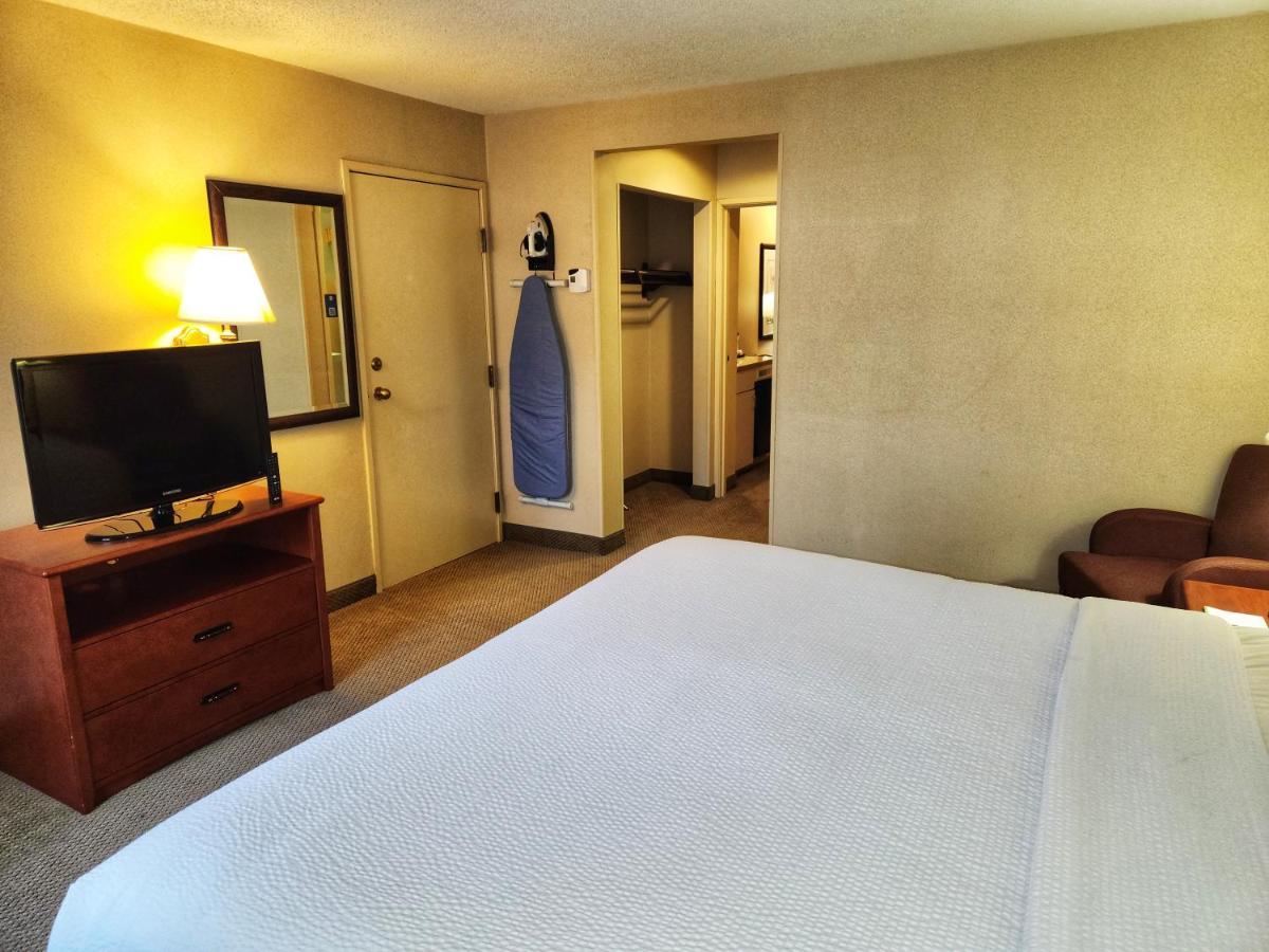 La Quinta By Wyndham Appleton College Avenue Hotell Exteriör bild