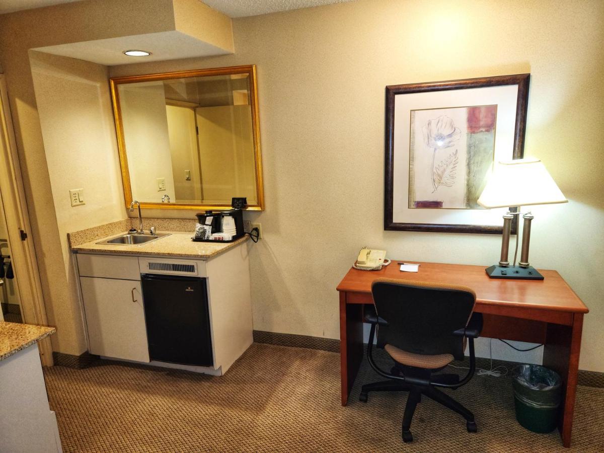 La Quinta By Wyndham Appleton College Avenue Hotell Exteriör bild
