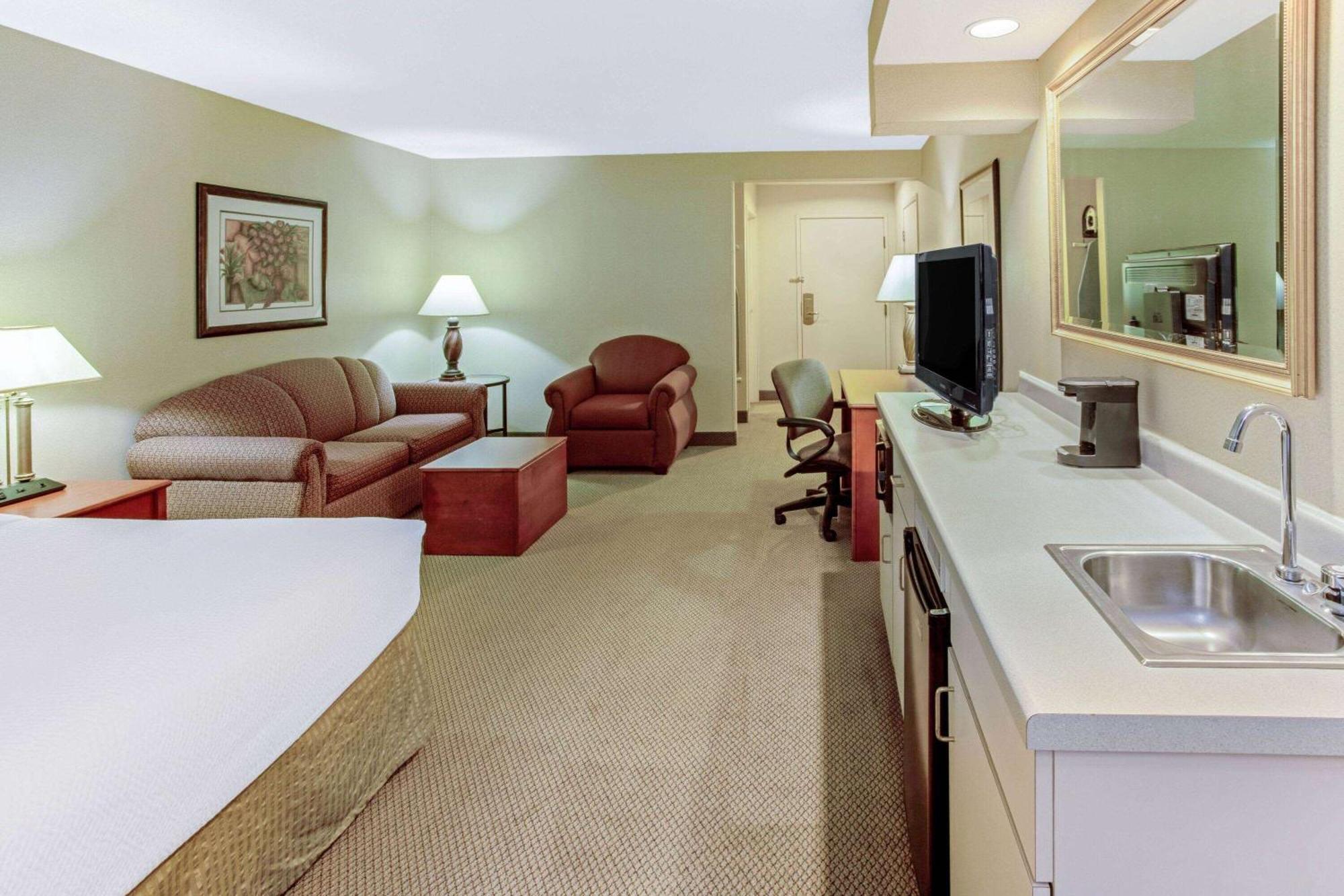La Quinta By Wyndham Appleton College Avenue Hotell Exteriör bild