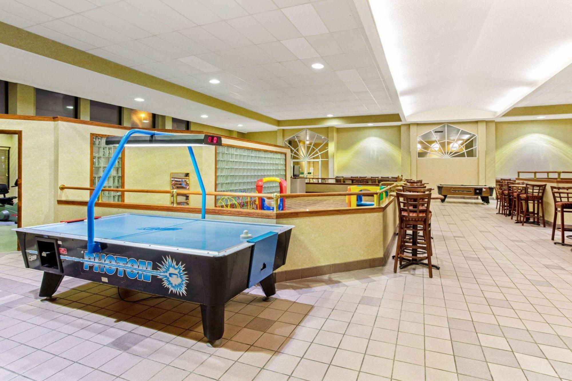 La Quinta By Wyndham Appleton College Avenue Hotell Exteriör bild